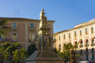 Catania, İtalya - 27 Eylül 2019: Catania Piazza Stesicoro 'da Vincenzo Bellini Anıtı
