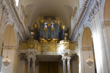 Catania, İtalya - 27 Eylül 2019: Catania, İtalya, Sicilya 'daki Piazza Duomo' da bulunan St. Agatha Katedrali (veya Duomo)
