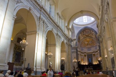 Catania, İtalya - 27 Eylül 2019: Catania, İtalya, Sicilya 'daki Piazza Duomo' da bulunan St. Agatha Katedrali (veya Duomo)