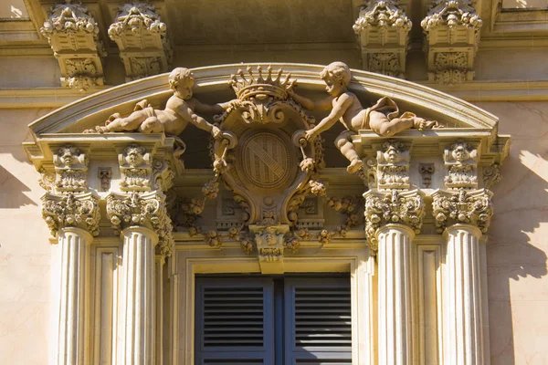 意大利西西里卡塔尼亚古城古老历史建筑的华丽装饰 — 图库照片