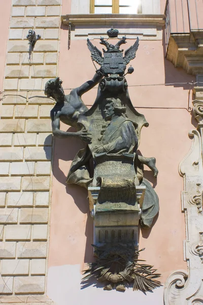 Скульптура Палаццо Джиоени Катании Италия Сицилия — стоковое фото