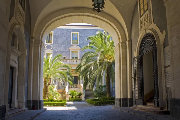 Talya Sicilya Daki Catania Üniversitesi Veya San Giuliano Sarayı Avlusu — Stok fotoğraf