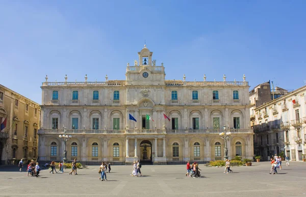 Catania, İtalya, Sicilya 'daki Üniversite Meydanı' ndaki Üniversite Sarayı (veya Piazza Universita) 