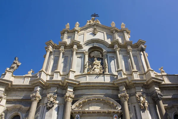 Catania, İtalya, Sicilya 'daki Piazza Duomo' daki Aziz Agatha Katedrali (veya Duomo)