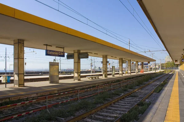Κατάνια Ιταλία Σεπτεμβρίου 2019 Πλατφόρμα Κεντρικού Σιδηροδρομικού Σταθμού Στην Κατάνια — Φωτογραφία Αρχείου