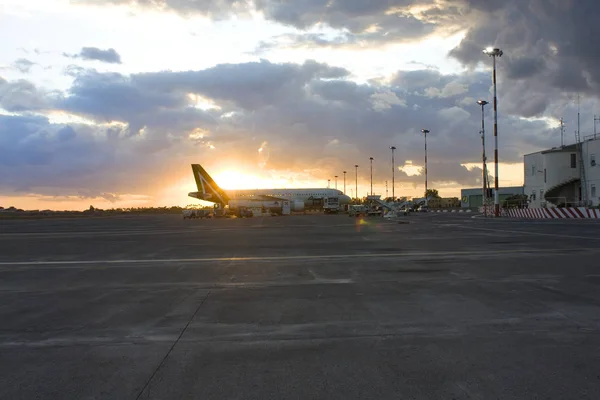 Catania Italien September 2019 Flughafen Catania Fontanarossa Bei Untergang Sizilien — Stockfoto