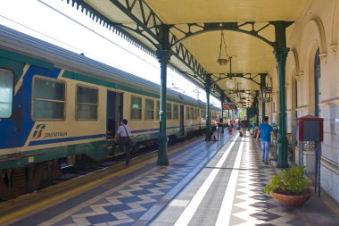 Taormina, İtalya - 30 Eylül 2019: Taormina-Giardini Naxos Taormina Tren İstasyonu