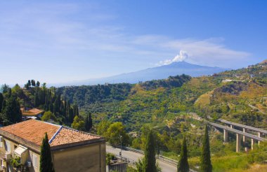 Taormina, Sicilya, İtalya 'dan Etna Volkanı ile Panorama
