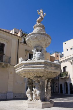  Taormina, Sicilya, İtalya 'daki Piazza del Duomo' da Dört Pınar (veya Quattro Fontane)