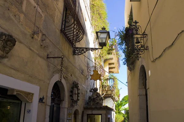 Taormina Włochy Września 2019 Wąska Ulica Starego Miasta Taorminie Sycylia — Zdjęcie stockowe
