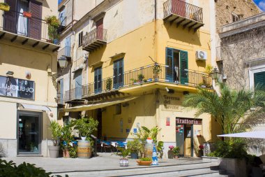 Monreale, İtalya - 3 Ekim 2019: Old Town of Monreale, Sicilya, İtalya