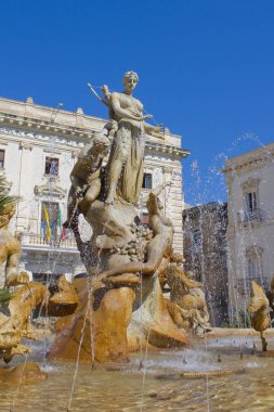 Syracuse, Sicilya, İtalya 'daki Piazza Archimede' de Artemis Çeşmesi