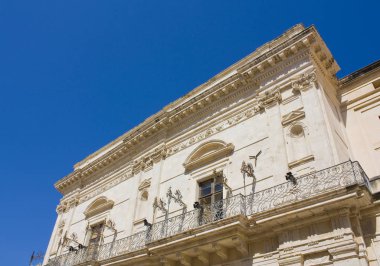 Syracuse, Sicilya, İtalya 'daki Duomo Piazza' da bulunan Palazzo del Vermexio (veya Syracuse Belediyesi)