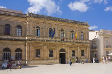 Syracuse, İtalya - 3 Ekim 2019: Syracuse, Sicilya, İtalya 'daki Numismatic Cabinet of the Superintendency (Müze veya Palazzo della β rintendenza)