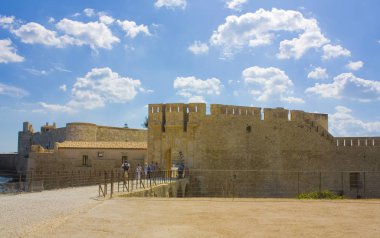 Syracuse, İtalya - 3 Ekim 2019: Syracuse, Sicilya, İtalya 'daki Maniace Castle