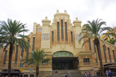 Alicante, İspanya - 15 Ekim 2019: İspanya 'nın Alicante kentinde merkezi pazar (veya Mercado Merkez)