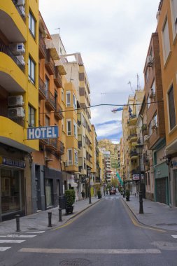 Alicante, İspanya - 15 Ekim 2019: Alicante, İspanya 'da şehir hayatı