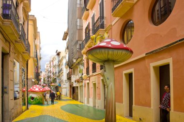 Alicante, İspanya - 15 Ekim 2019: Alicante 'de Mantar Sokağı (veya Calle de Las Setas)