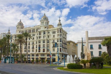 Alicante, İspanya - 15 Ekim 2019: Carbonell Malikânesi (veya Casa Carbonell) - İspanya 'nın Alicante kentinde ana gezinti alanı 