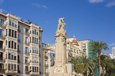  İspanya 'nın Alicante kentindeki Vicente Banuls' un Explanada de Espana 'daki Jose Canalejas anıtı.