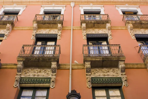Όμορφο Κτίριο Στην Παλιά Πόλη Στο Αλικάντε Ισπανία — Φωτογραφία Αρχείου