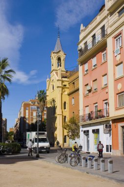 Valencia, İspanya - 17 Ekim 2019: Valencia, İspanya 'daki Old Town caddesinde şehir hayatı