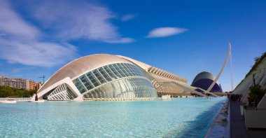 Valencia, İspanya - 17 Ekim 2019: Valencia, İspanya 'da Sanat ve Bilim Şehri' nde Hemisphere (Imax sinema)