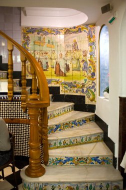 Valencia, İspanya - 17 Ekim 2019: Vanencia 'da Santa Catalina Horchateria adlı ünlü bir kafenin içi