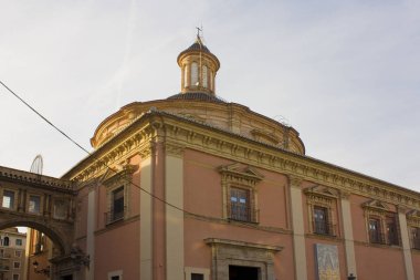 Valencia, İspanya 'daki Plaza de la Virgen' de Çaresizlerin Bakiresi Bazilikası