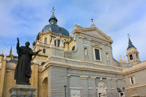 Madrid Spain January 2020 Sculpture Paul Almudena Cathedral Madrid Spain — Stock Photo, Image