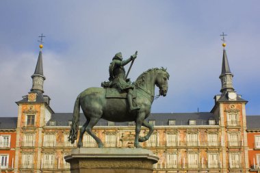 Kral Philips III adlı Plaza Mayor Madrid, İspanya'nın heykeli 