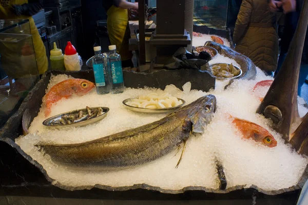 Madrid Spanien Januar 2020 Frischer Fisch Zum Verkauf Auf Einem — Stockfoto