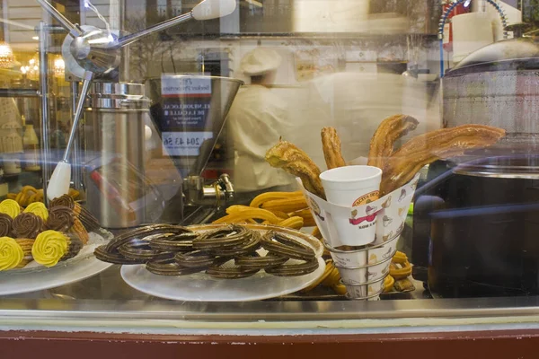 Madrid Hiszpania Stycznia 2020 Churros Hiszpański Tradycyjny Deser Sprzedaż Madrycie — Zdjęcie stockowe