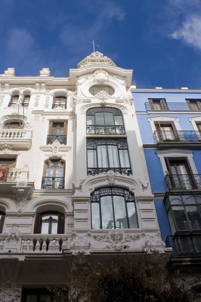 Όμορφο Ιστορικό Κτίριο Στην Οδό Δημάρχου Μαδρίτης Ισπανία — Φωτογραφία Αρχείου