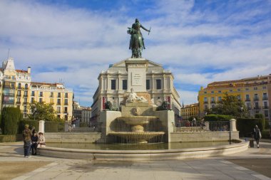 Madrid, İspanya - 17 Ocak 2020: Madrid, İspanya 'daki Plaza de Oriente' de Felipe IV Anıtı