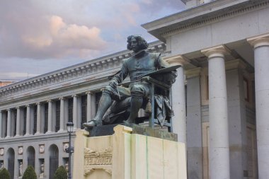 İspanya, Madrid 'deki Prado Müzesi yakınlarındaki Diego Velazquez anıtı