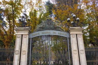 MADRID, İspanya - 17 Ocak 2020 Madrid 'deki Buenavista Garden Palace' a Giriş