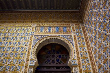 MURCIA, İSPA - 10 Mart 2020: Murcia 'daki Kraliyet Kumarhanesi' ndeki Arap Avlusu 'nda süs eşyası parçası