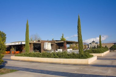 TOLEDO, SPAIN - 10 Ocak 2020: Toledo 'daki Old Town' daki sokak kafesi