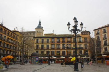 TOLEDO, İspanya - 10 Ocak 2020: Toledo, İspanya 'da Plaza De Zocodover