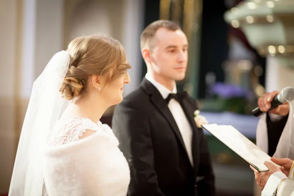 Wedding Couple Church — Stock Photo, Image