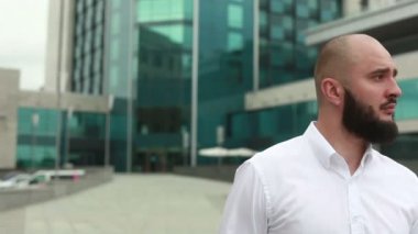 İşadamı ofis binası yakınındaki