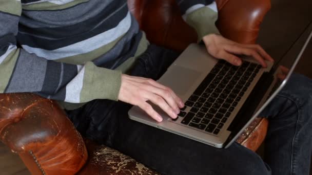 Man doing online shopping — Stock Video