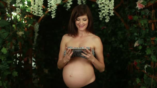 Glad framtida mor och baby s Foto — Stockvideo