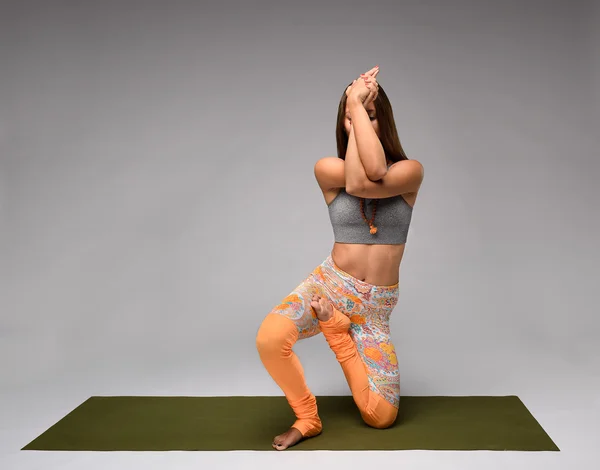 Yoga vatayanasana poz