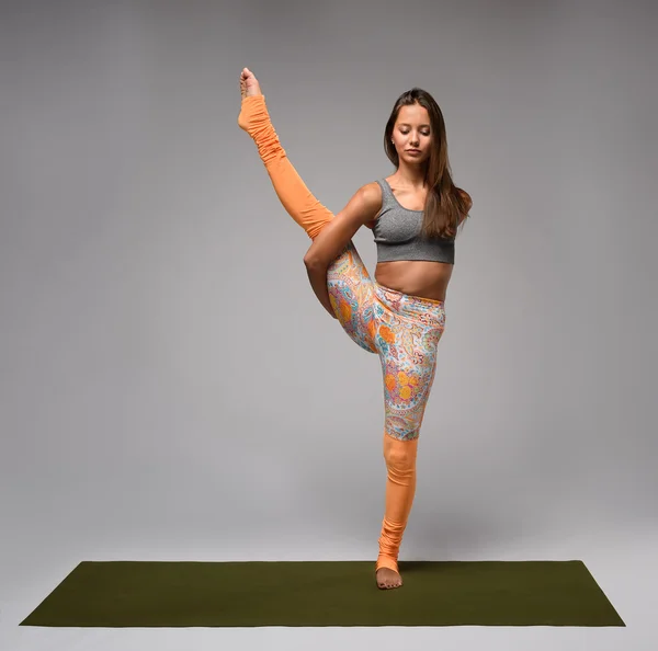 Mujer sexy yoga — Foto de Stock