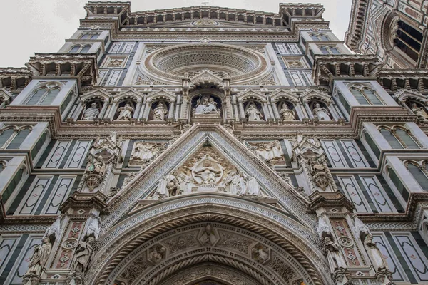 Partes y elementos de la fachada del Duomo, Florencia — Foto de Stock