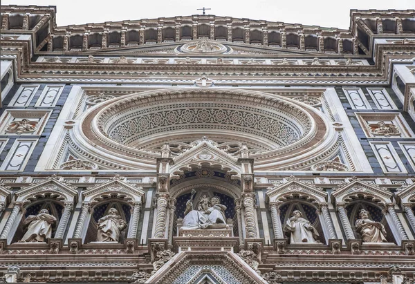 Parti ed elementi della facciata il Duomo, Firenze — Foto Stock
