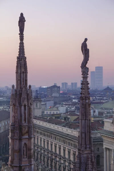 Sera Milano, veduta della città dalla terrazza del Duomo — Foto Stock