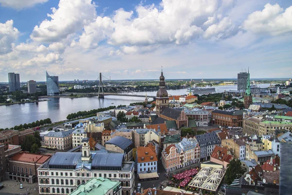 St. Peter's Merkezi'nden Riga hava görünümünü Kilisesi, Letonya